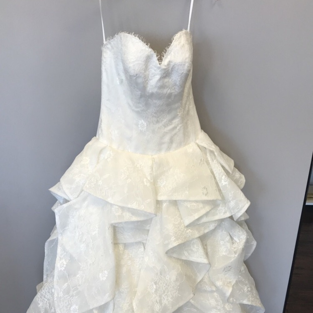 Wedding dress - Picture 1 of 5
